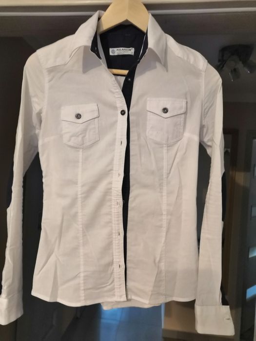 Elegancka biała koszula