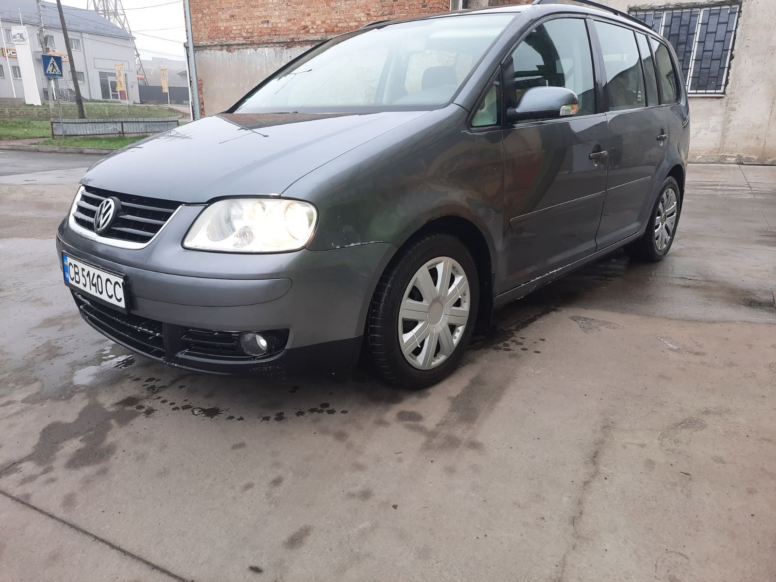 Volkswagen touran з правильним мотором 1.6 mpi.