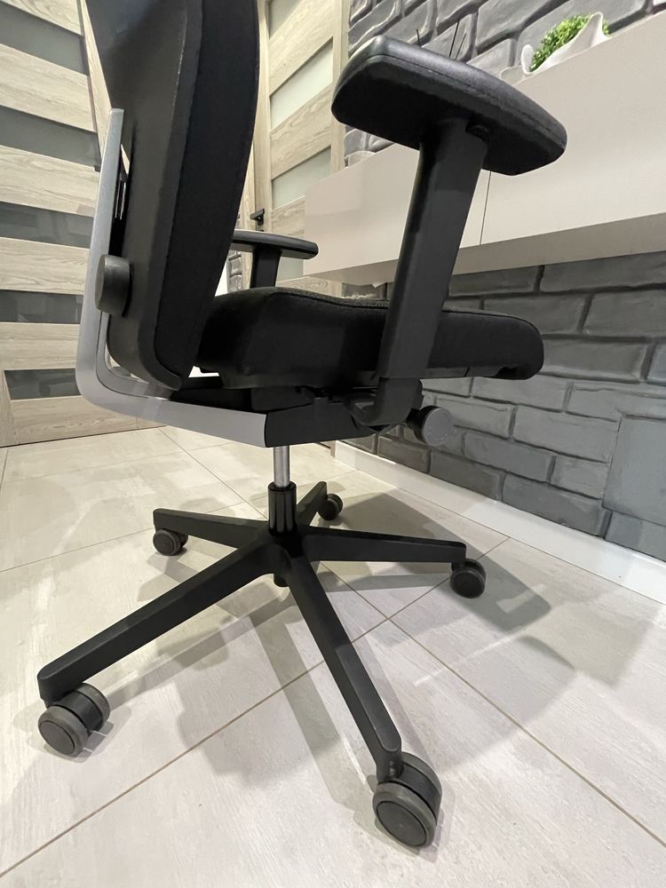 Fotel biurowy Interstuhl 152Y, fotel ergonomoczny premium obrotowy