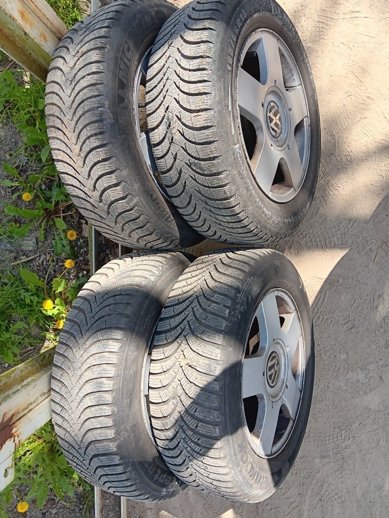 Vw golf  iv 4 koła alufelgi 5x100 opony 195/65R15 M+S