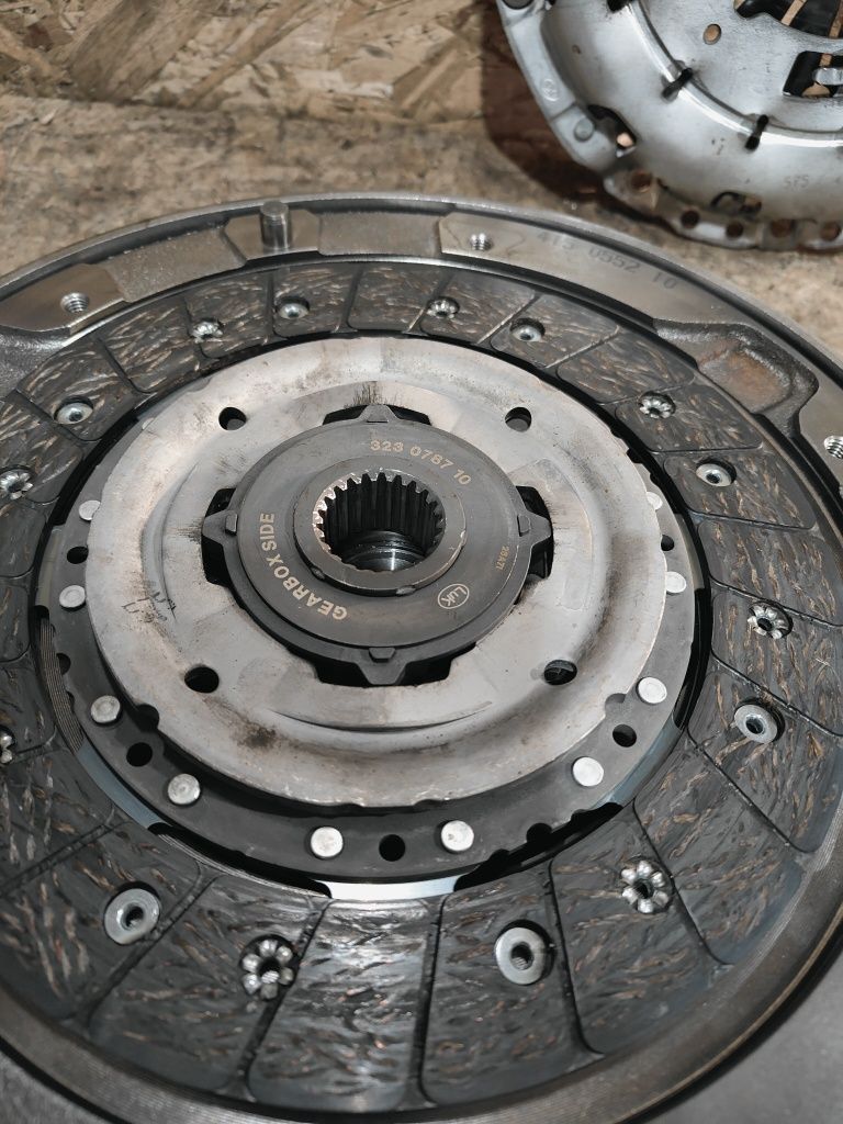 Маховик демпферний BMW X-1/X-3/F-10(E-83-84)