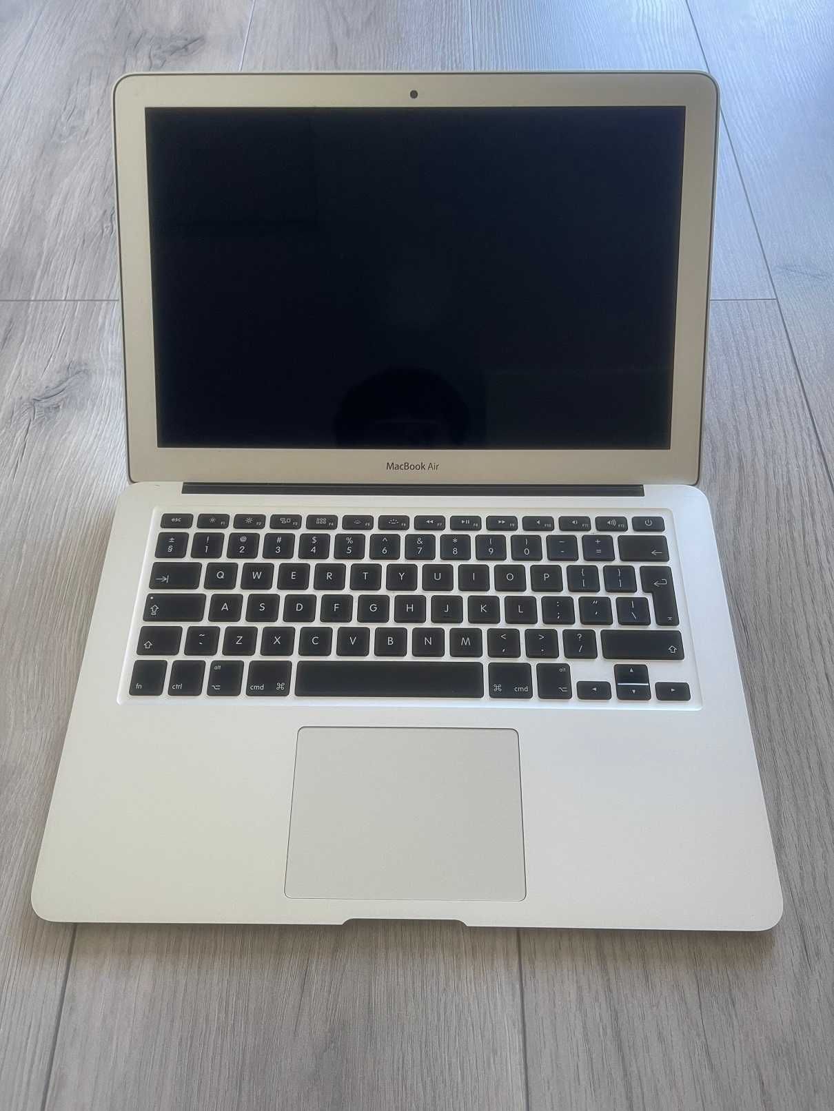 MacBook Air 13” bardzo ładny !!!