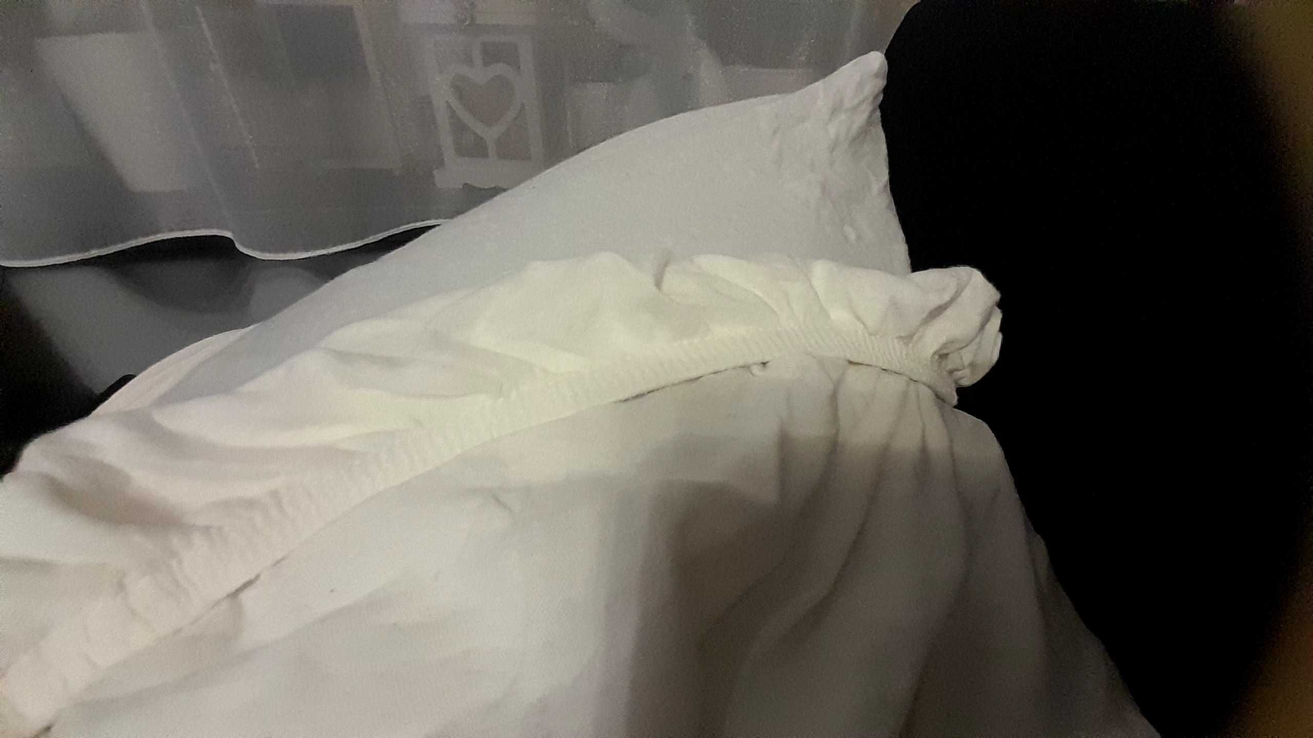 Bawełniane prześcieradło na gumce r 140 x 160 niemieckie jak nowe