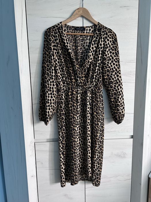 Sukienka damska w panterkę długi rękaw S/M marki Voyelles