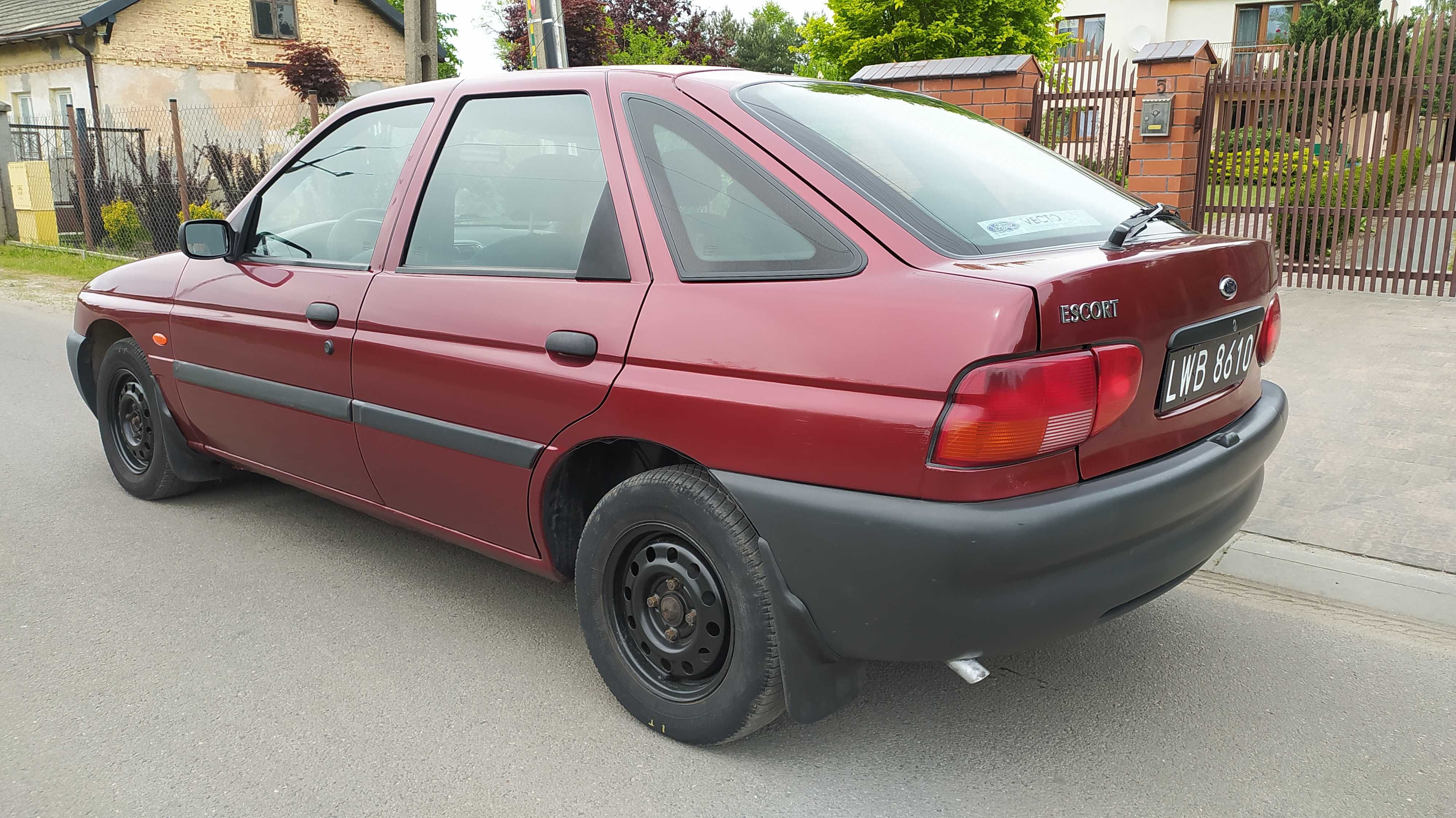 Ford Escort, jeden właściciel od nowości, czarne tablice