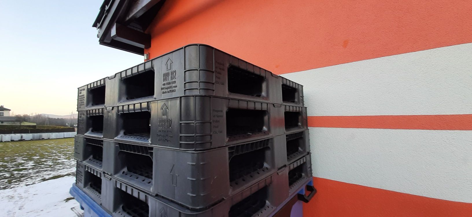 Palety pod mauzer 1000l.
