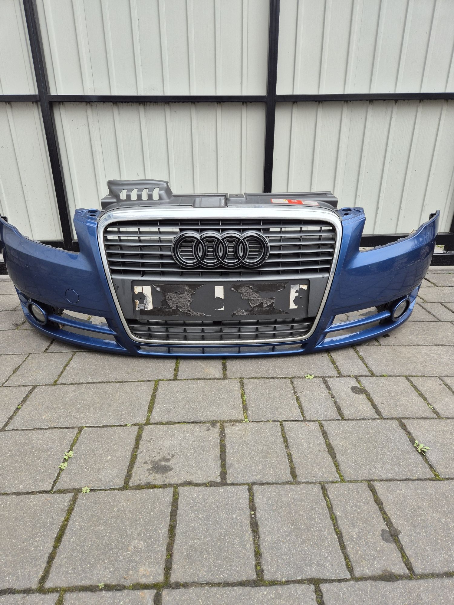 Zderzak przód przedni audi a4 b7 rok 05 kod lak LZ5C