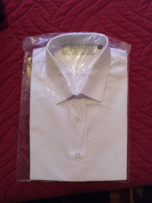 Vende se traje de menina