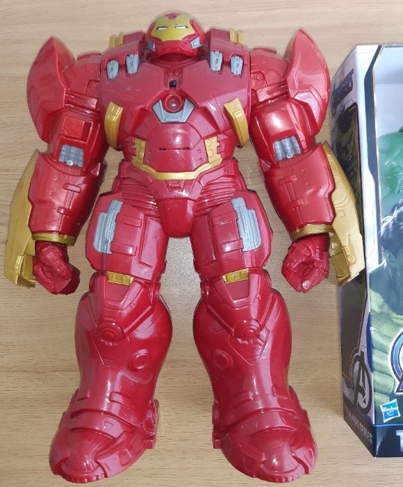 Hulk Buster - Com luz e som e Hulk - Marvel