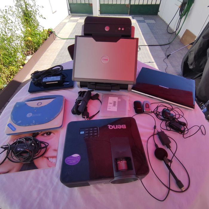 Material informático DEll, Magalhães, Samsung e ACER