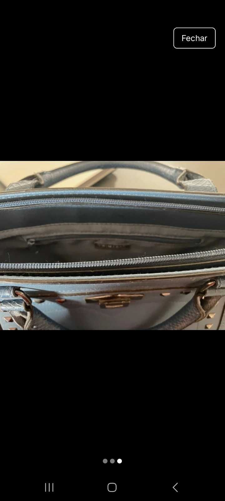 Bolsa semi-nova com detalhe de uso  alça a tiracolo. 3 bolsos