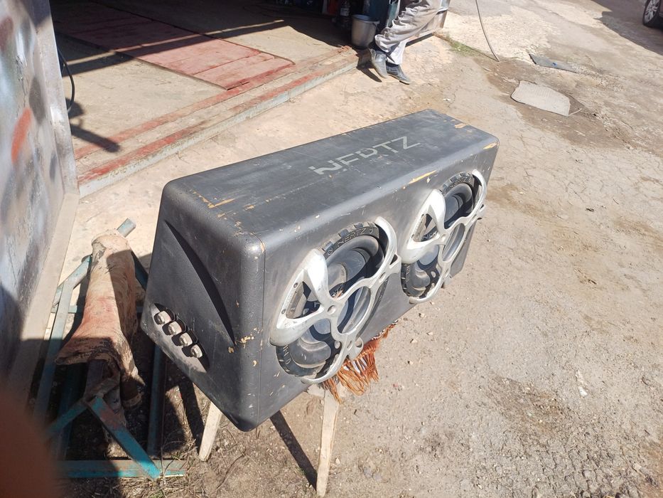 Продам Саббуфер в Машину