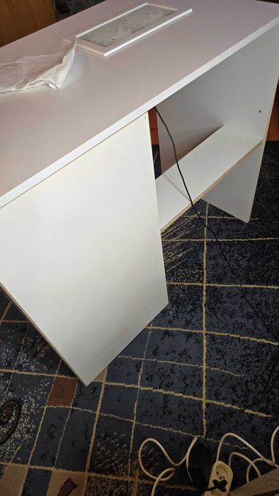 Biurko kosmetyczne 50x90cm wys.76cm z wbudowanym pochłaniaczem.