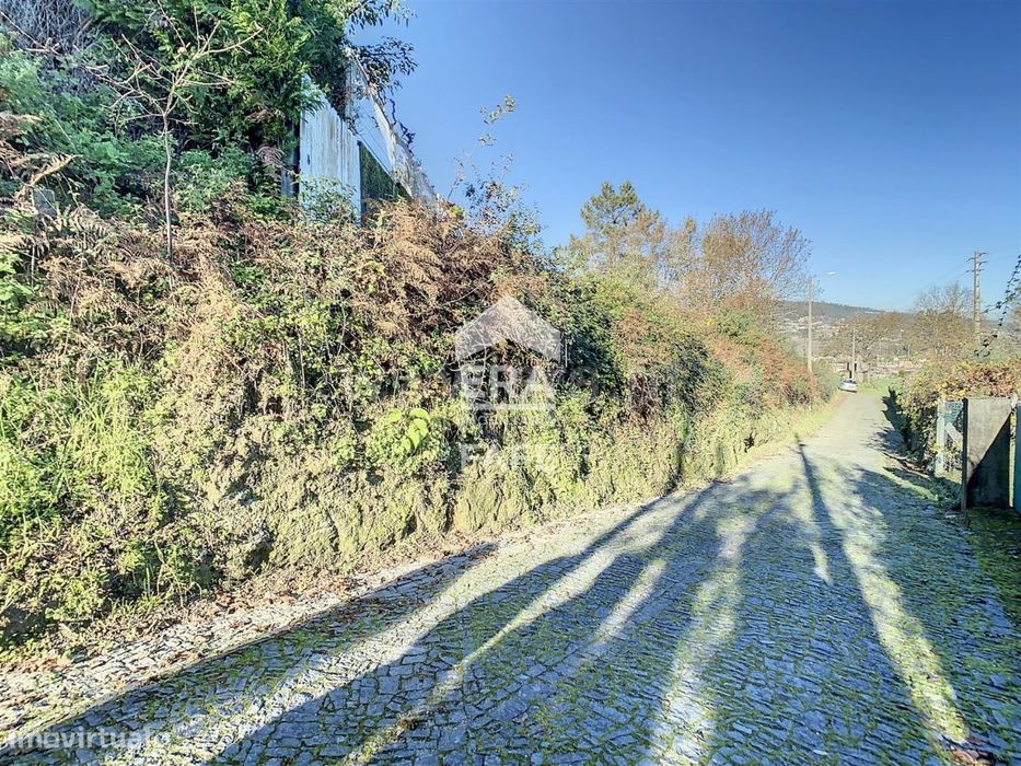 Terreno de construção com 9.997 m2 em Fafe