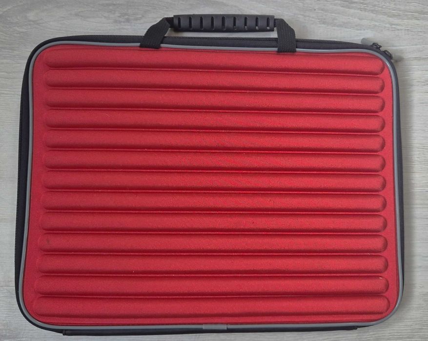 Torba futerał na laptopa czerwona 37x28x1,5 cm