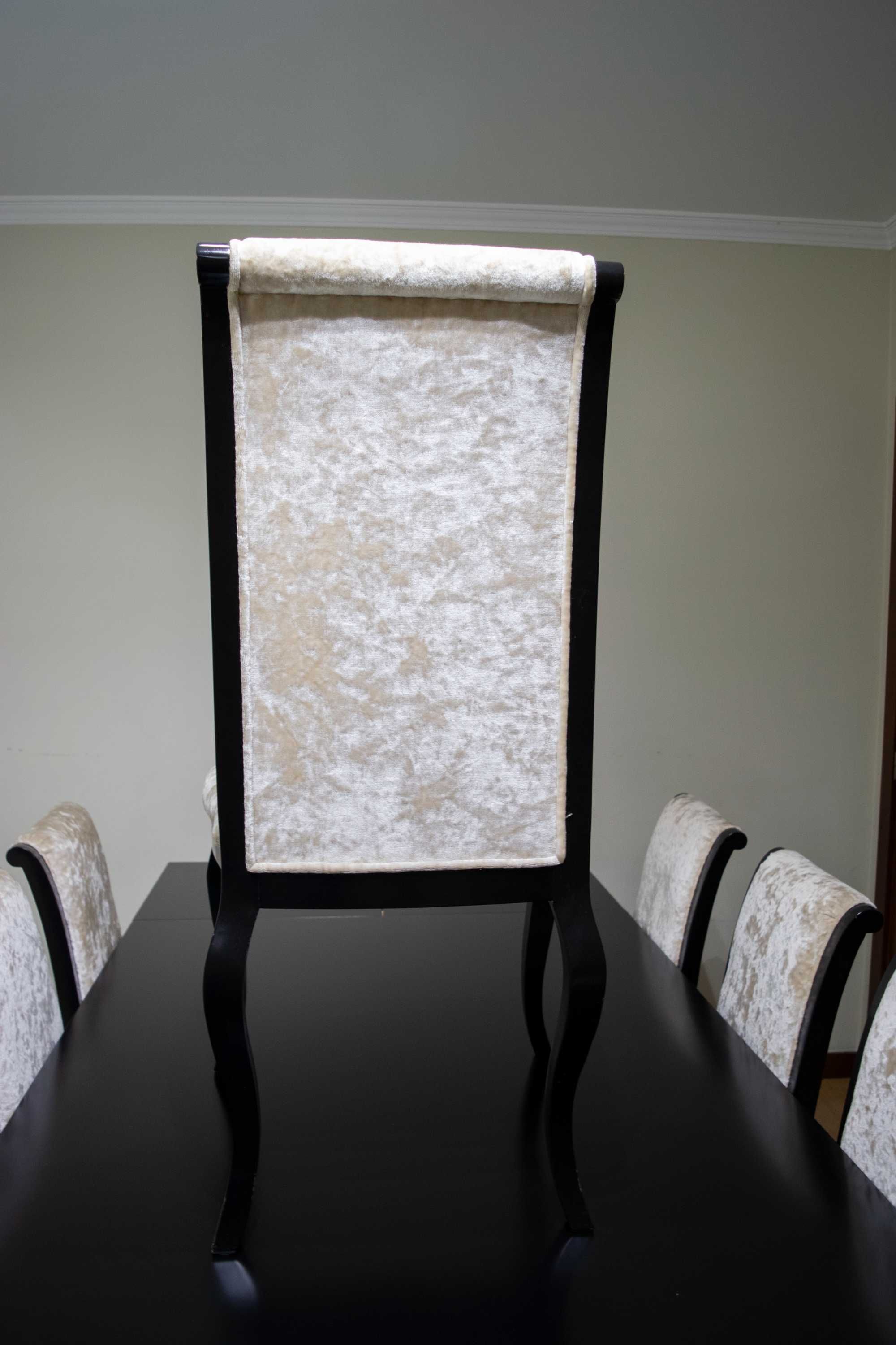 Mesa de Sala Extensível com 6 Cadeiras – Lacado Preto