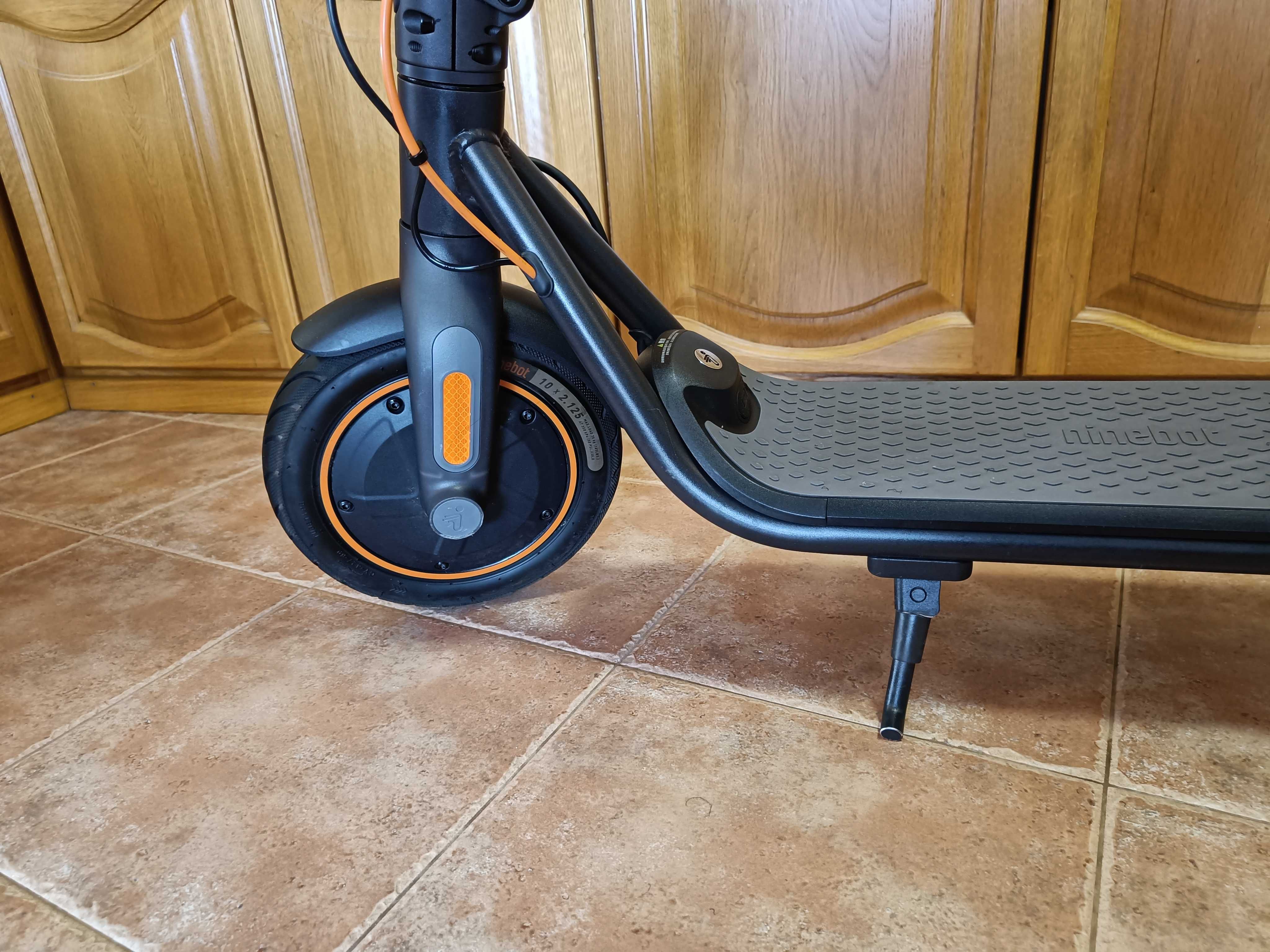 Електросамокат Segway Ninebot F40
