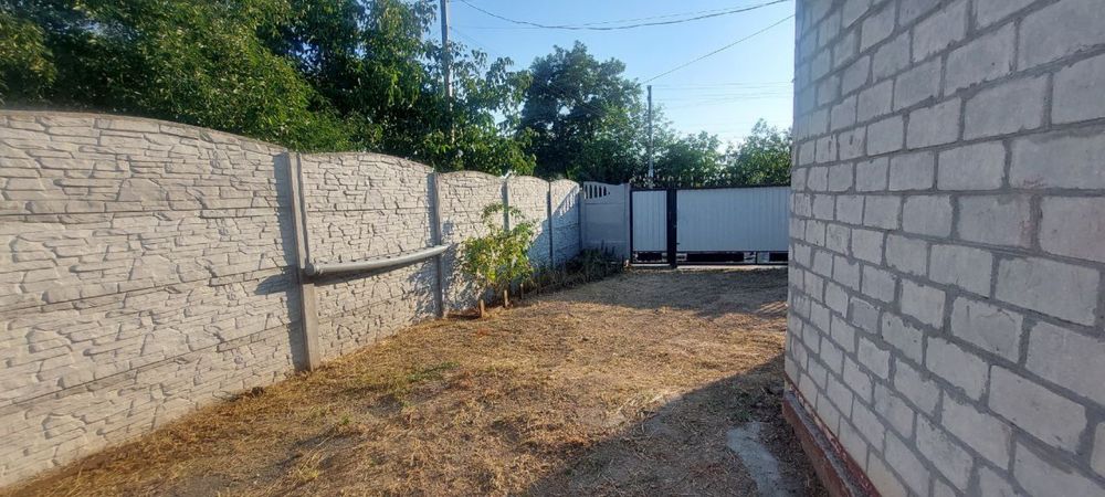 Продам частину будинку с.Садки ( від Кременчука  1 км)