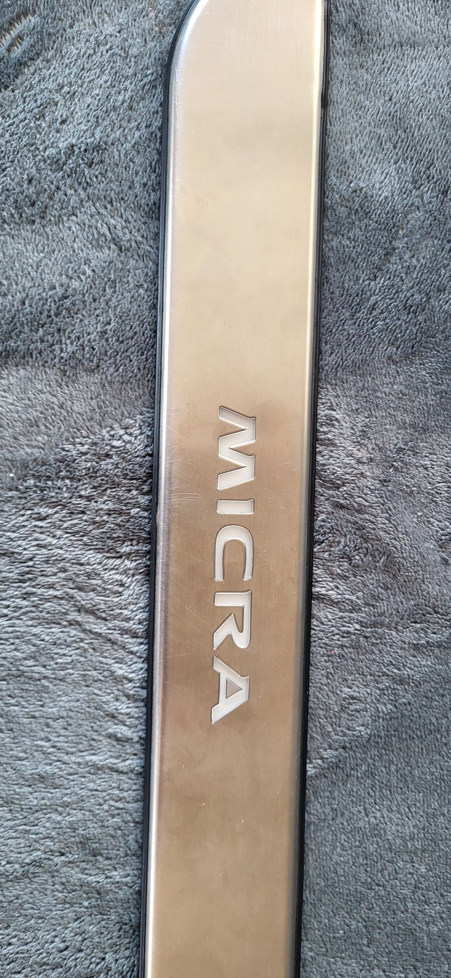 Nakładki na progi Nissan Micra K14 LED aluminiowe podświetlane