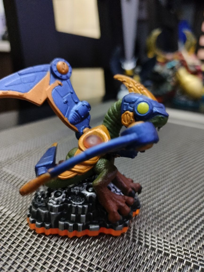 Figurka Skylanders Giants - Drobot Lightcore