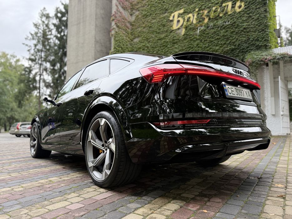 Audi E-Tron S Sportback (S line)