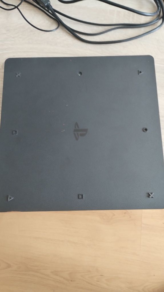 Konsola PlayStation 4 slim 500GB pad + 3 gry