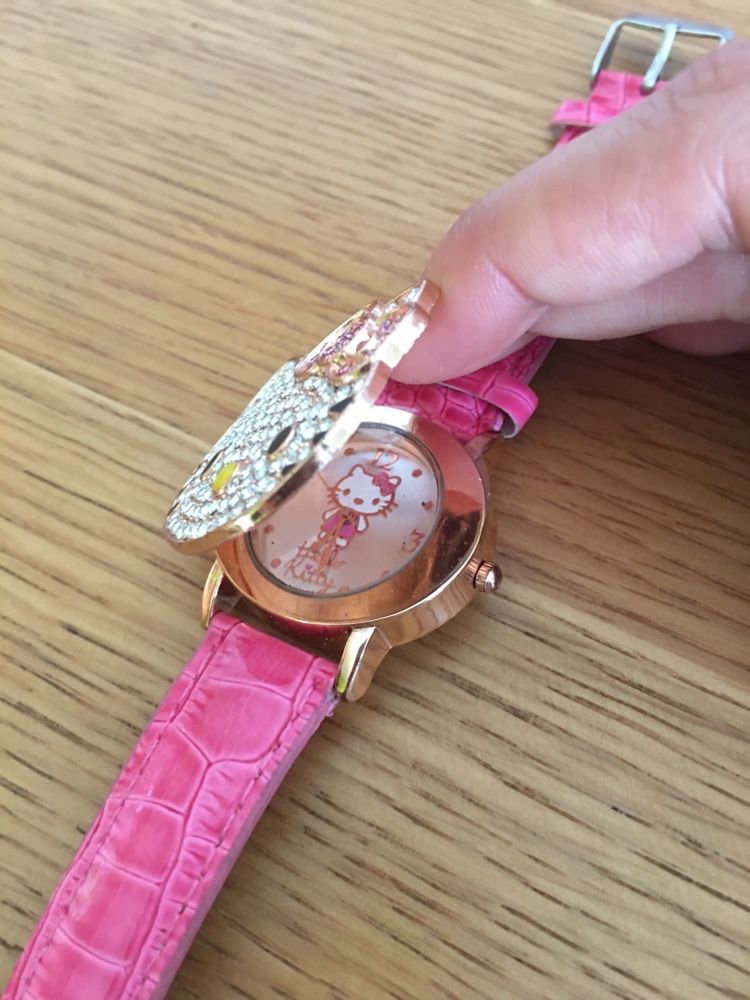 Relógio da Hello Kitty com brilhantes