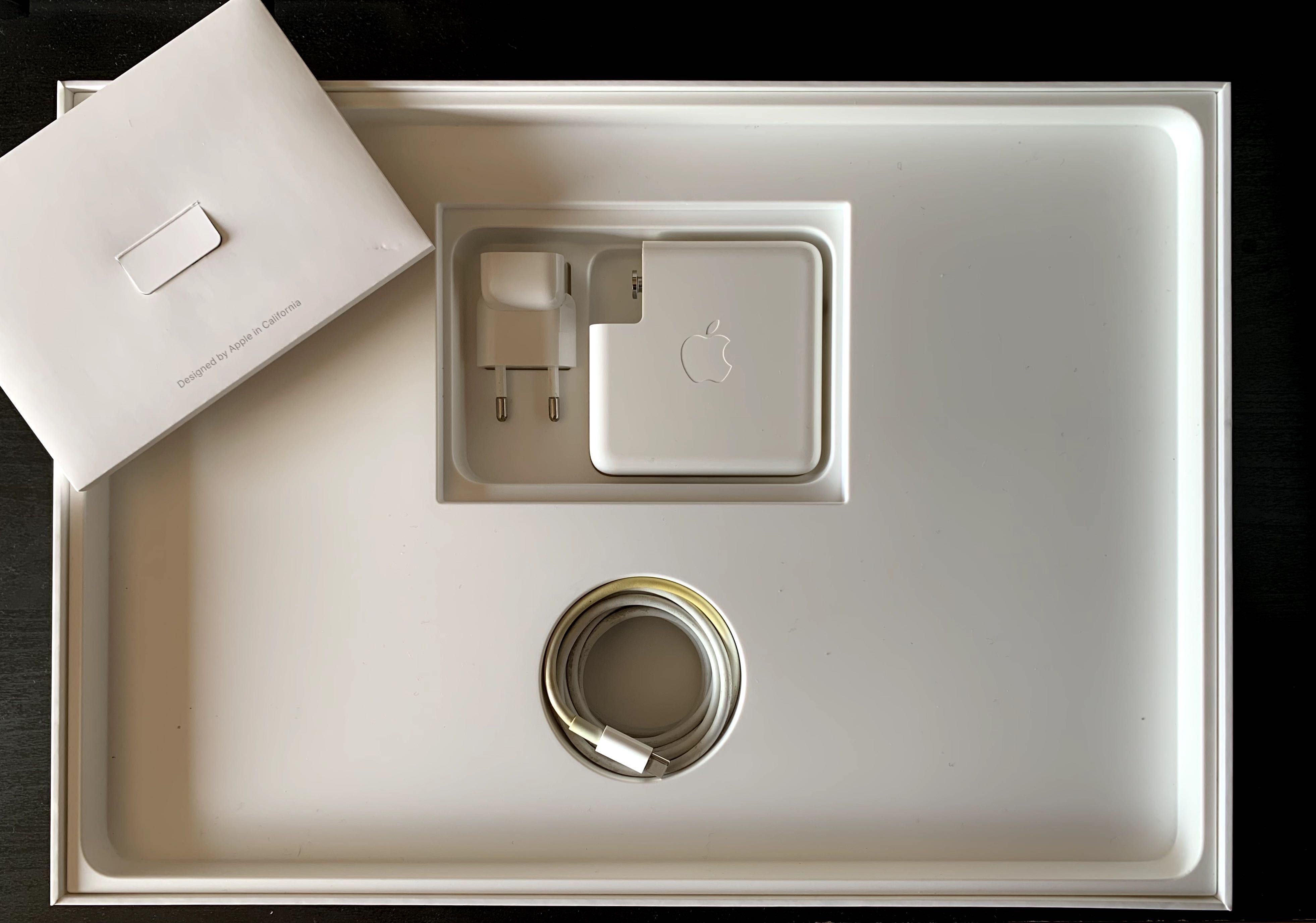 MacBook Pro 15'' (2,9GHz - 16Gb Ram - 512Gb) + Care Cases