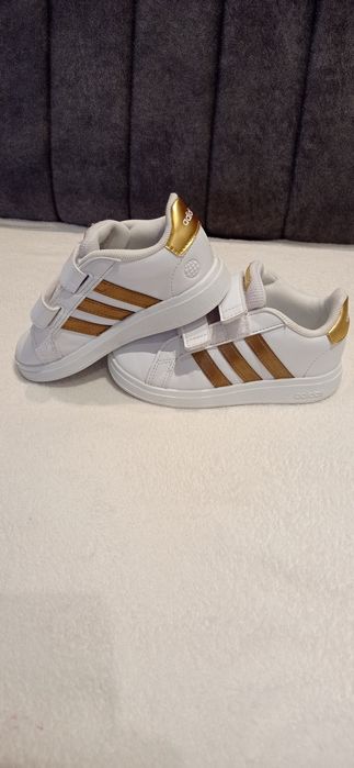 Buty dziewczęce na rzepę