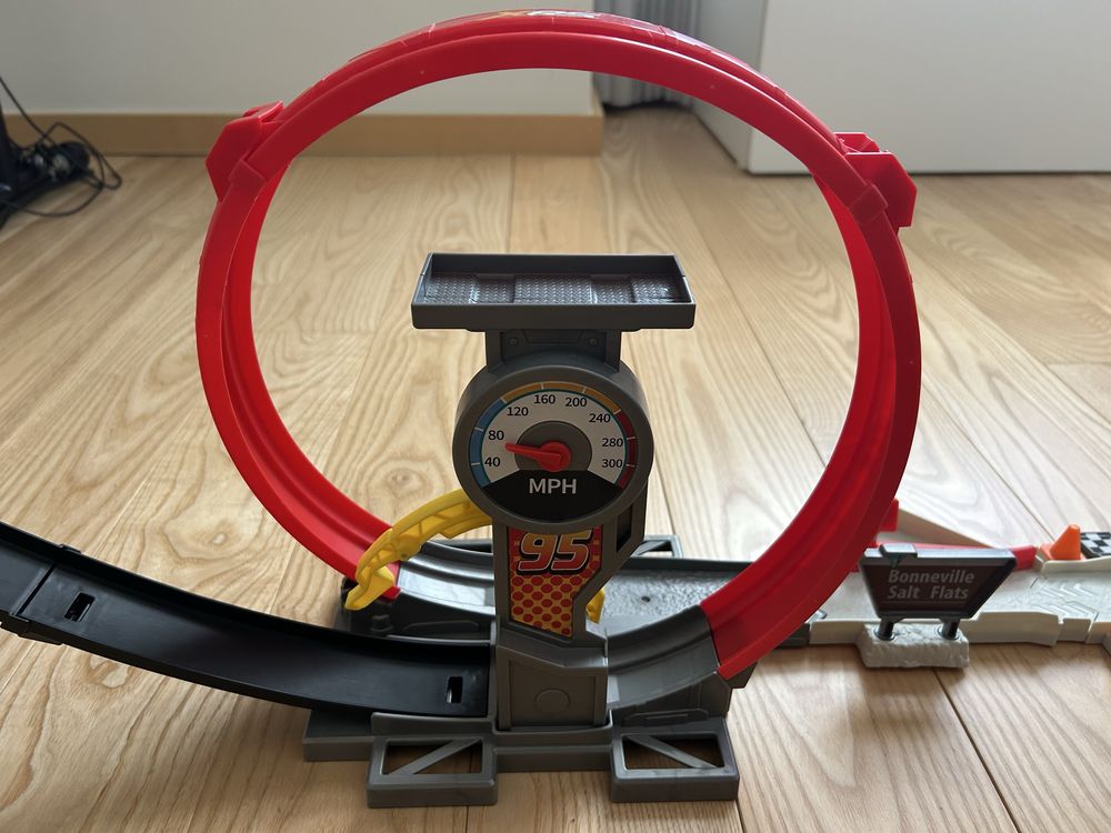 Pista de saltos do Faisca Mcqueen Cars