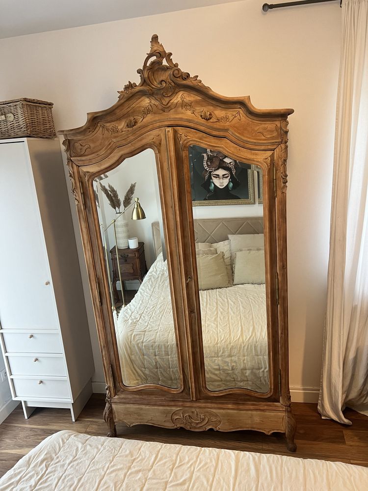 Stylowa szafa vintage z litego drewna wyjatkowy mebel retro vintage
