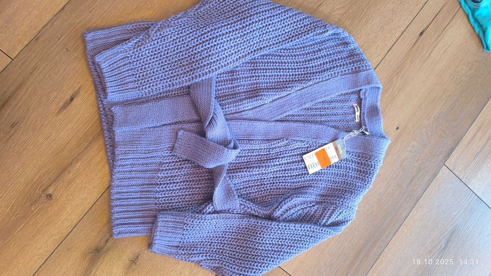 Sinsay nowy z metką sweter dla dziewczynki r.146