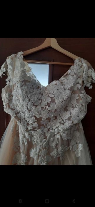 Suknia ślubna plus kolczyki