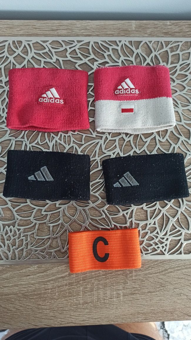 Opaski, frotki na nadgarstek Adidas plus opaska kapitana