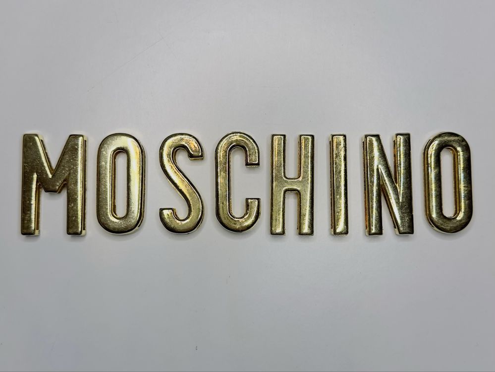 Металеві букви для ременя MOSCHINO золотистого кольору