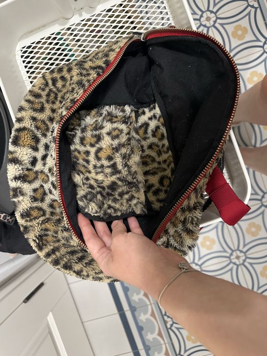 Велика леопардова плюшева бананка levi’s