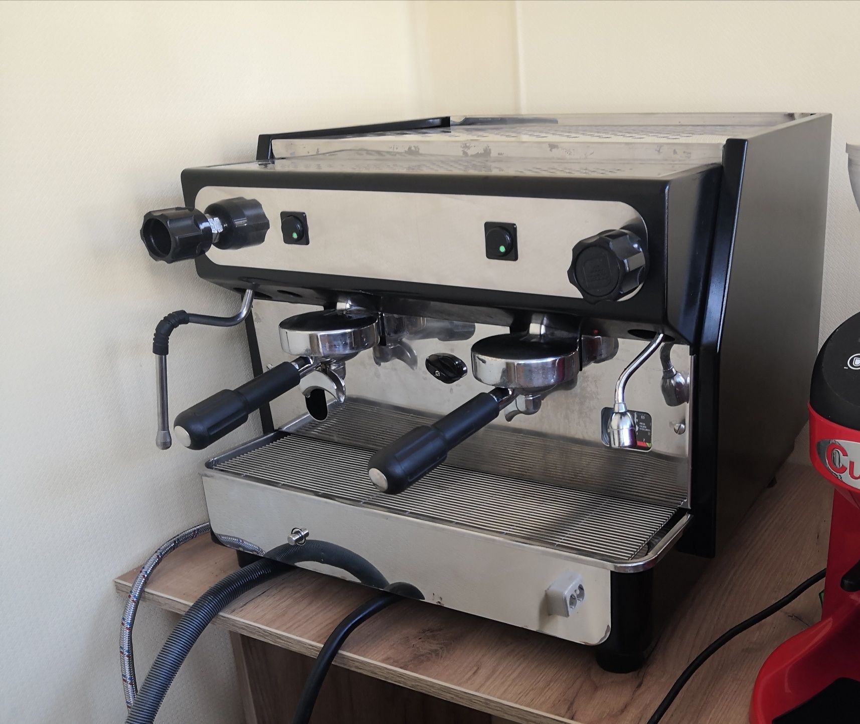 Vibiemme кофемашина кофеварка кавова машина в аренду аренда кавомашин
