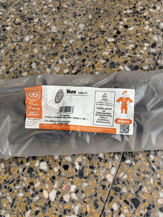 Para-choques e grelha frontal Opel Corsa C