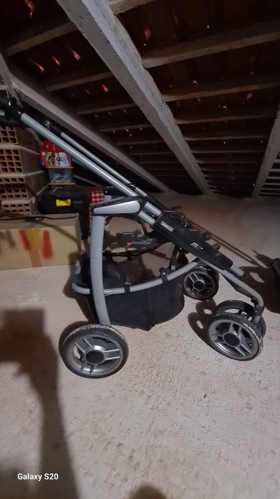 Carrinho de bebé (bebecar)