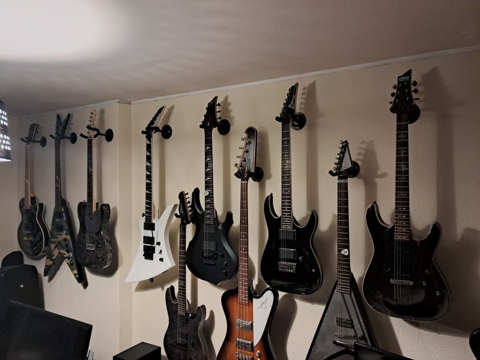 Lote de guitarras e baixos elétricos