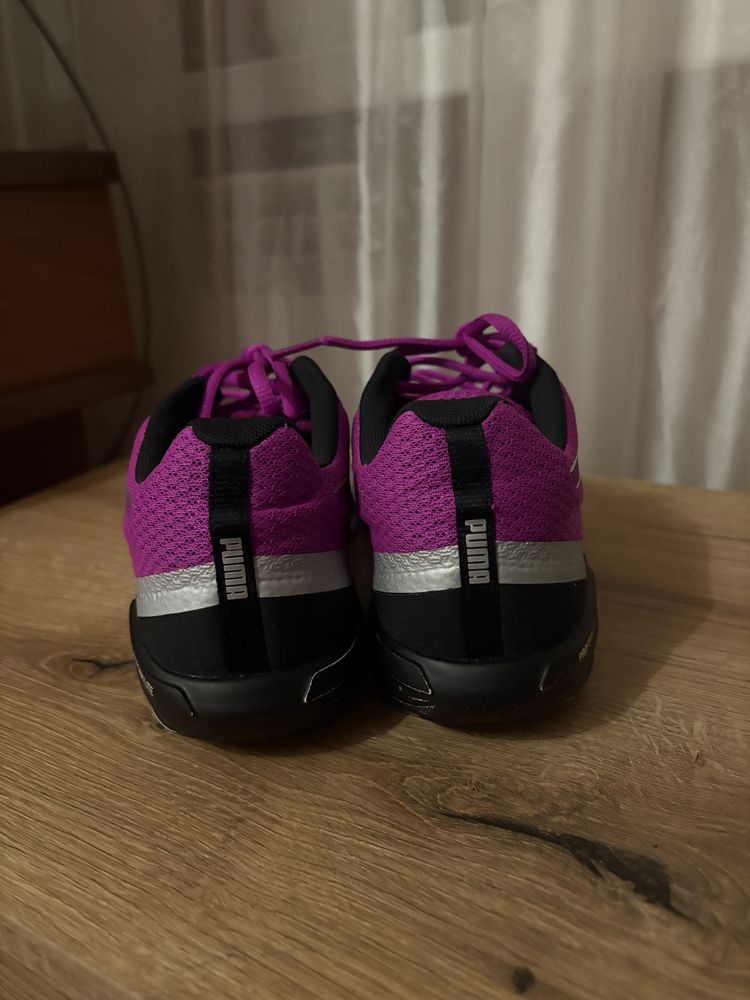 Кросівки Puma 37,5 (23,5см) стан нових