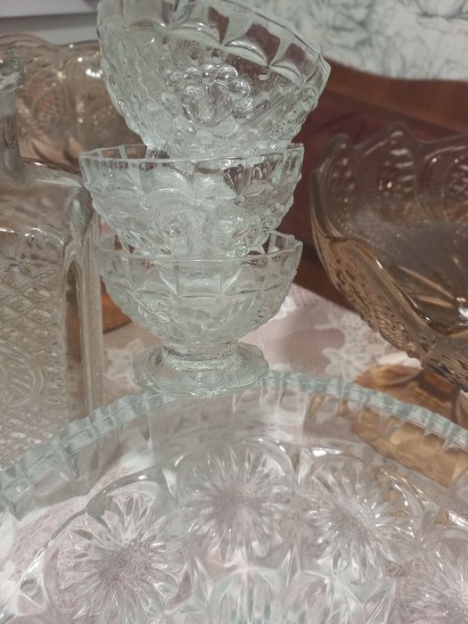 Скляний і хрустальний посуд графін соусниця тарілки  корок для бутля