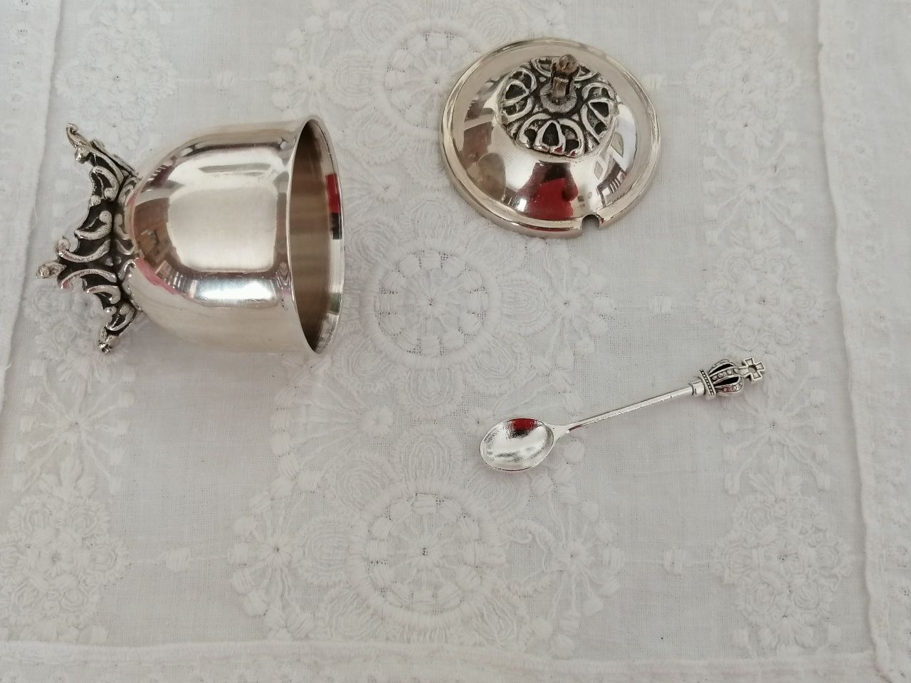 Solniczka posrebrzana  firmy Warmet, pojemnik do kawioru.