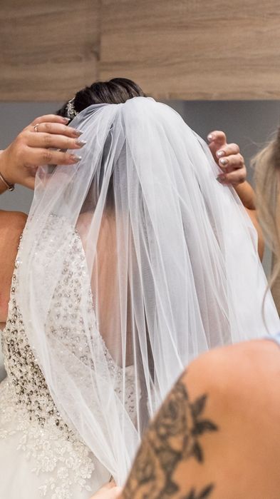 Biżuteryjna suknia ślubna plus size