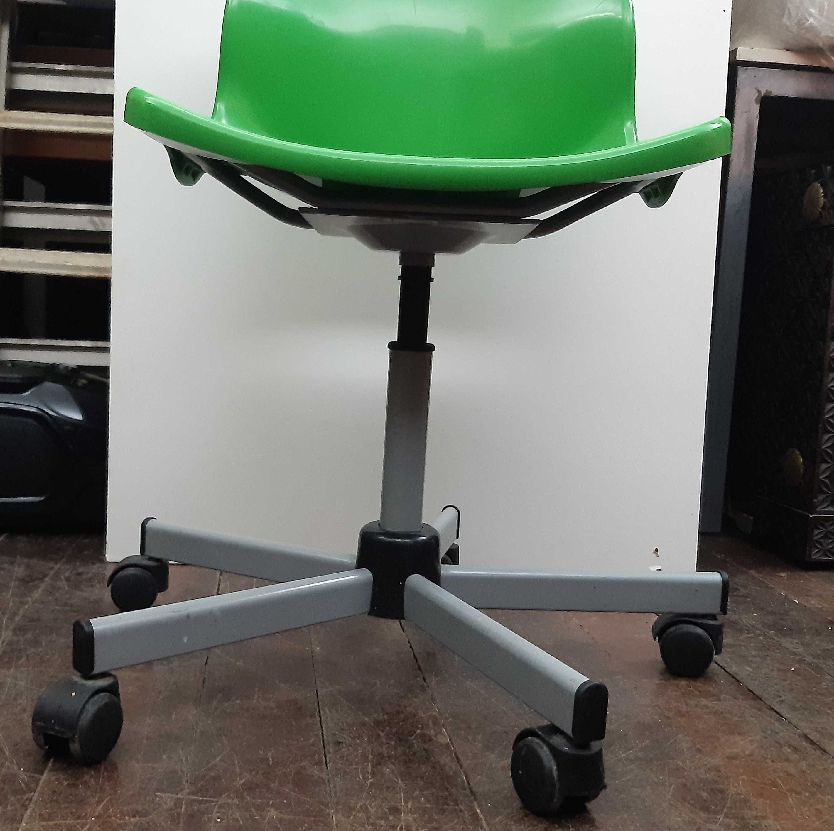 Cadeira c/ Rodas IKEA Snille Giratória Verde Funcional