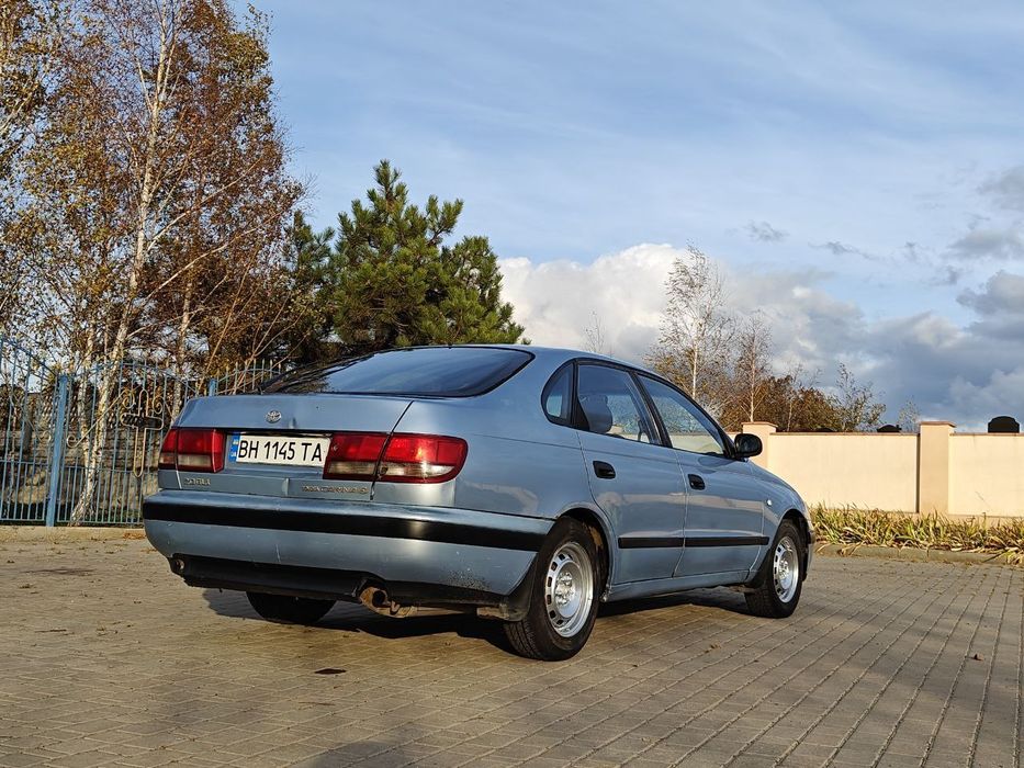 Продам машину Тойота Карина Е срочно