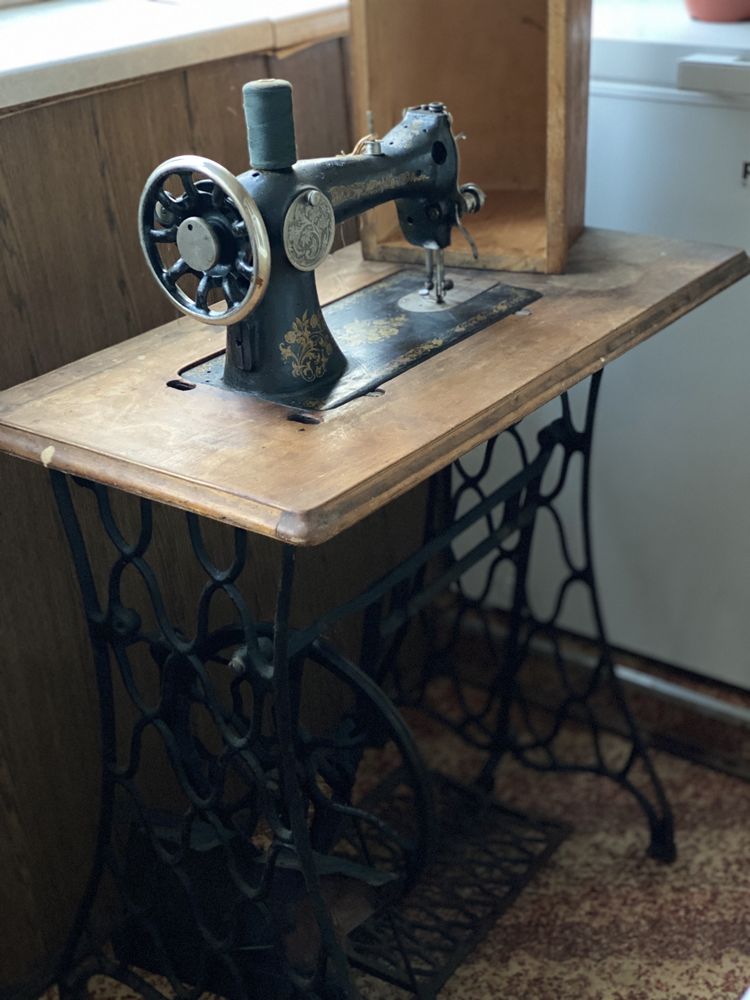 Старинная пробабушкина швейная машина