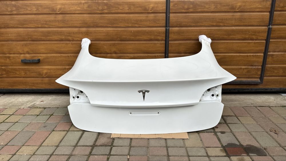 Кришка багажника, ляда tesla model 3 rest