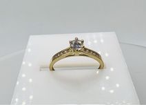 Золотое кольцо цирконом