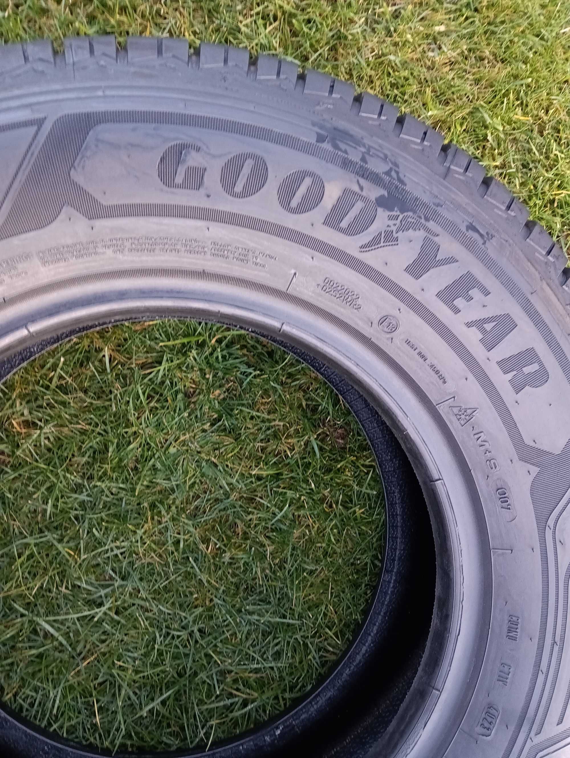 opona 225/70/15C Goodyear Vector 4 seasons Cargo 1 szt 9mm 2022